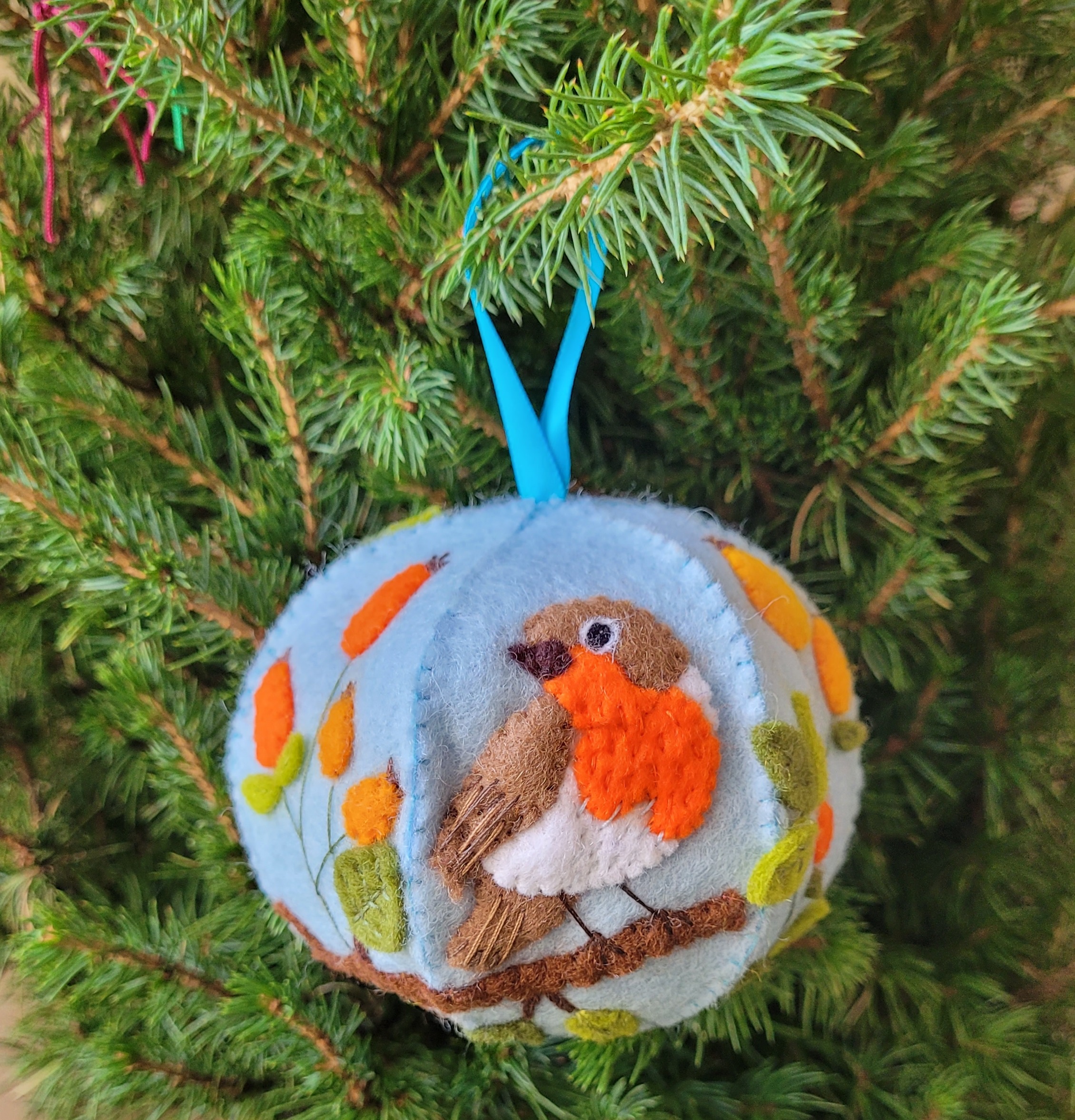 Kerstbal met roodborstje Image